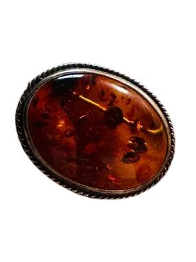 Oval Amber Statement brooch in Warm Cognac